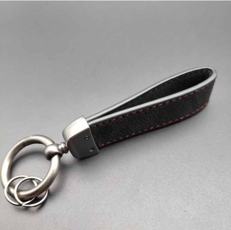 Porte-clé lanière en fibre de carbon  et métal avec Logo