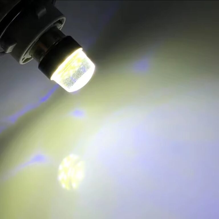 2025/01/1000026347.jpg Ampoule à 2 LED, stroboscope directionnel blanc pour voiture/moto 2plot